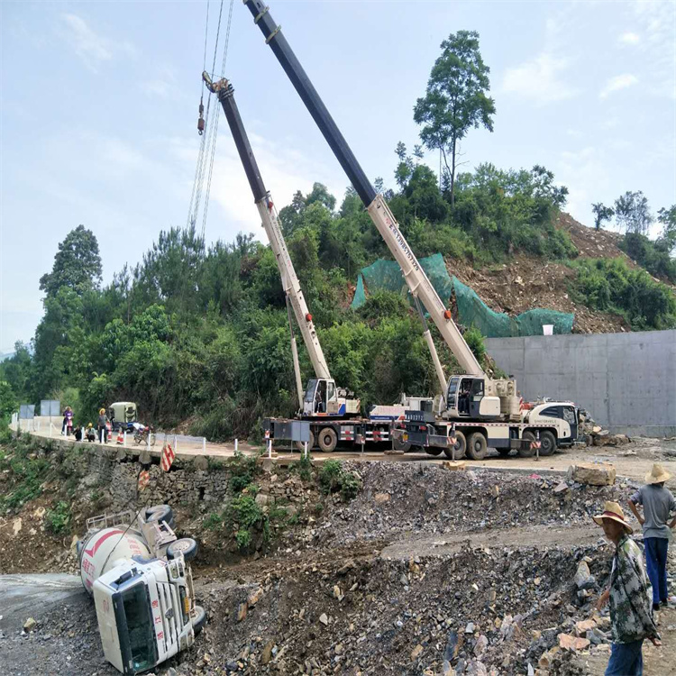 资阳汽车掉沟里叫吊车救援要多少钱